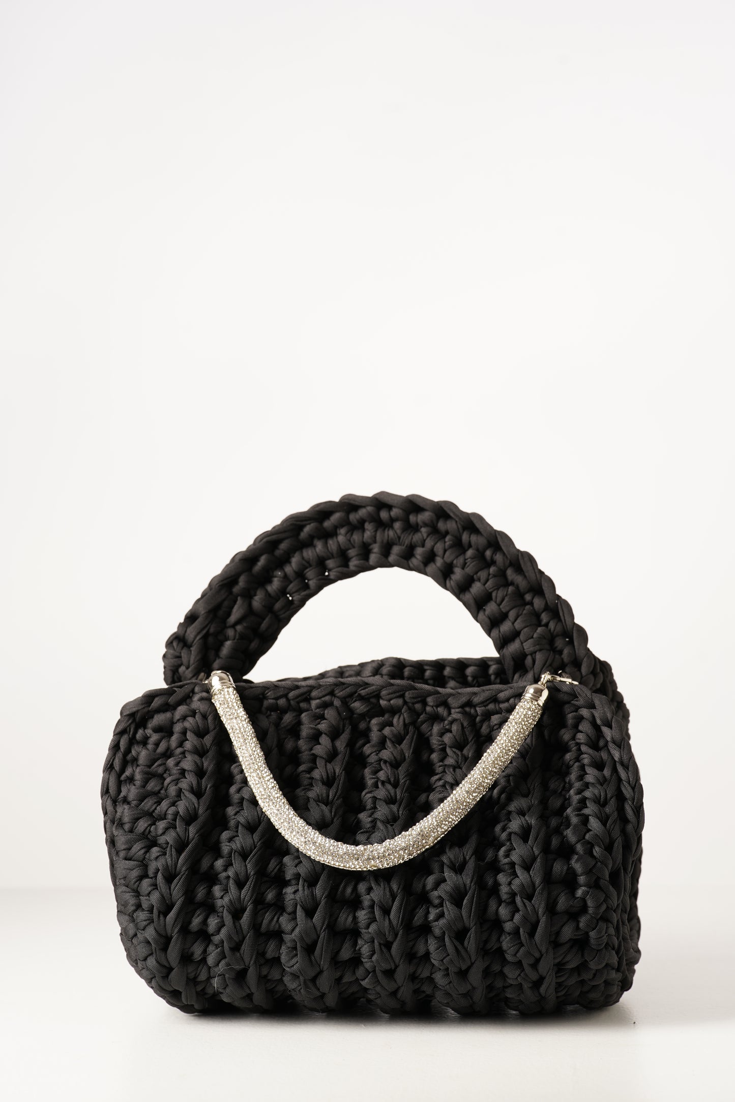 𝐄𝐒𝐒𝐄𝐍𝐓𝐈𝐀𝐋 𝐍𝐎𝐈𝐑