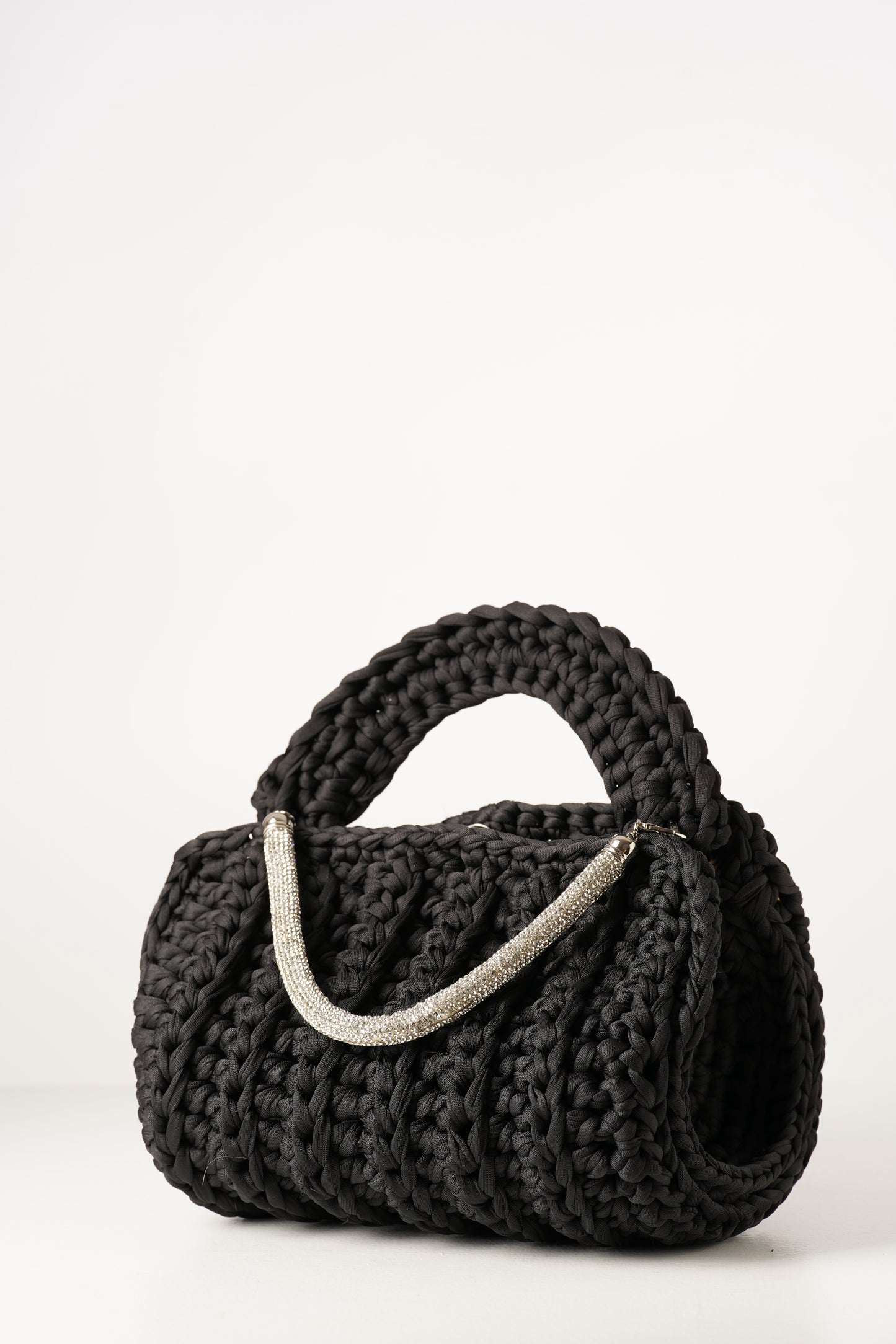 𝐄𝐒𝐒𝐄𝐍𝐓𝐈𝐀𝐋 𝐍𝐎𝐈𝐑