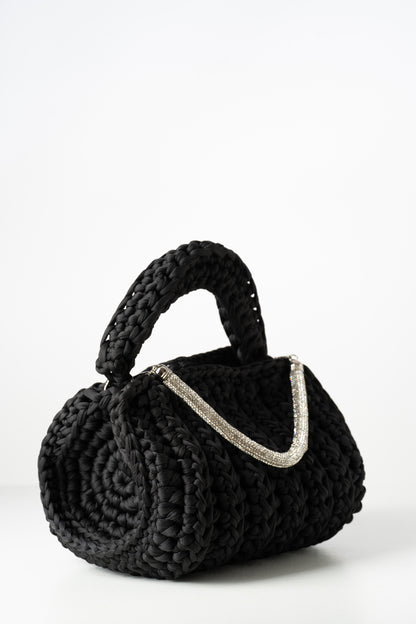 𝐄𝐒𝐒𝐄𝐍𝐓𝐈𝐀𝐋 𝐍𝐎𝐈𝐑